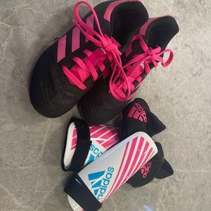 Girls soccer cleats/shin guards